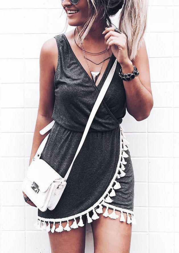 

Mini Dresses Tassel Elastic Waist Wrap V-Neck Mini Dress in Gray. Size: ,M