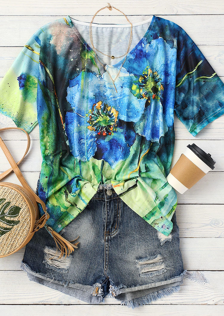 

Blouses Magnolia Flower Oil Painting V-Neck Blouse in Multicolor. Size