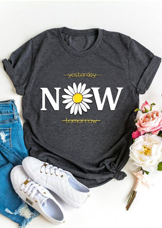 

T-shirts Tees Yesterday Now Tomorrow Daisy T-Shirt Tee in Dark Grey. Size: ,M,L