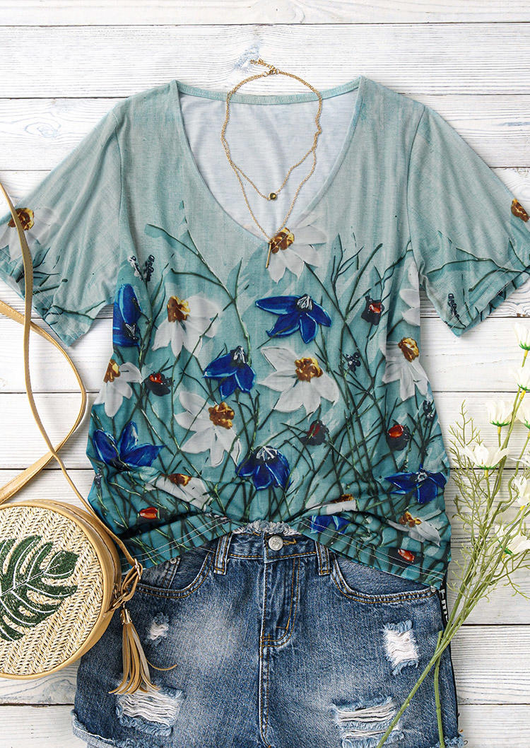 

Blouses Floral Oil Painting V-Neck Blouse in Multicolor. Size