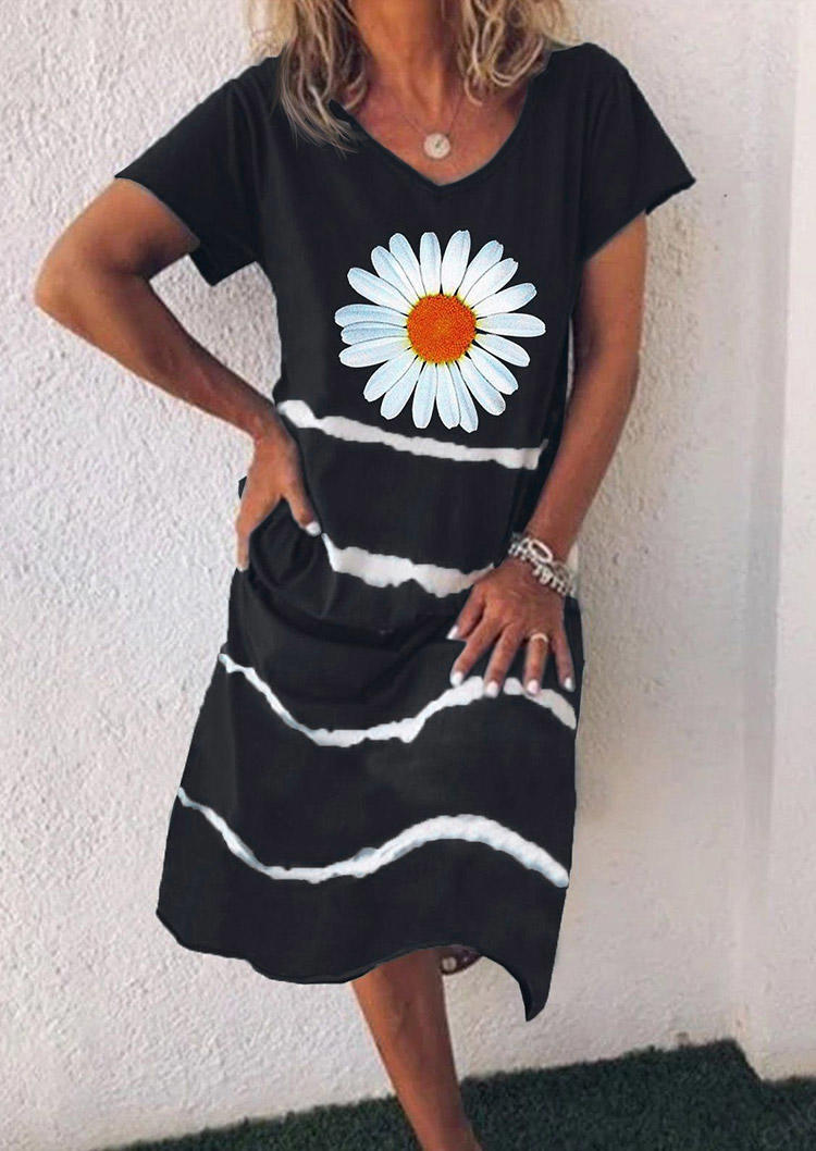 

Midi Dresses Striped Daisy V-Neck Midi Dress in Black. Size: ,M,L,XL