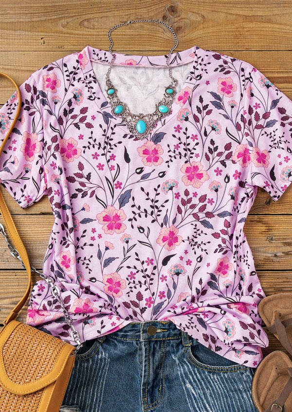

Blouses Floral V-Neck Casual Blouse in Pink. Size: ,M,L