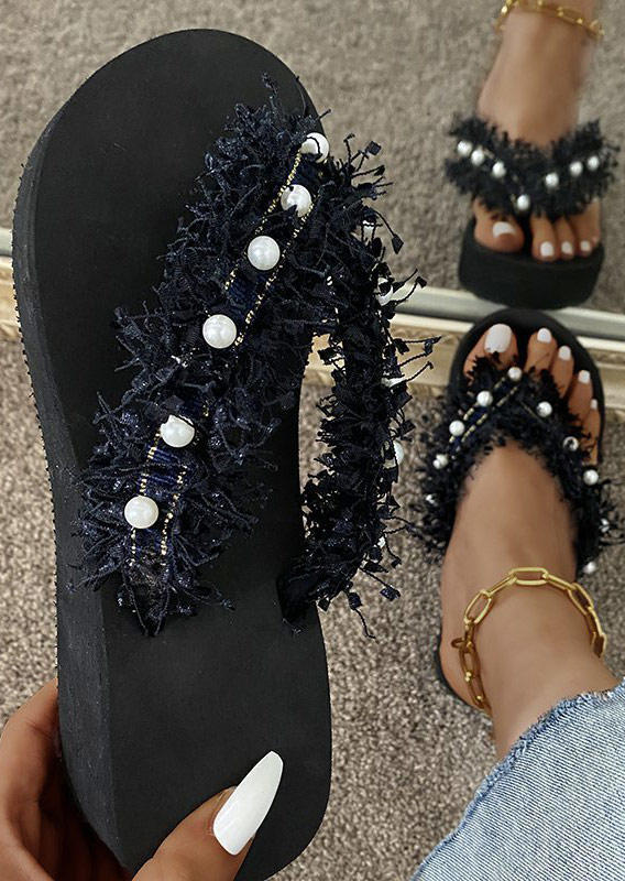 

Slippers Pearl Tassel Flip Flop Slippers in Black. Size: ,38,39