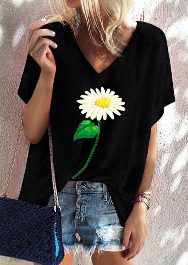 

Blouses Daisy Leaf V-Neck Blouse in Black. Size: ,M,L