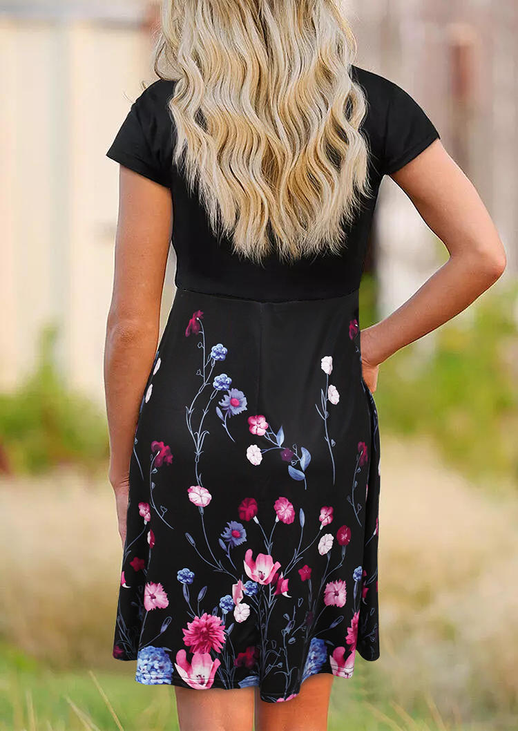 

Mini Dresses Colorful Floral Criss-Cross V-Neck Mini Dress in Black. Size