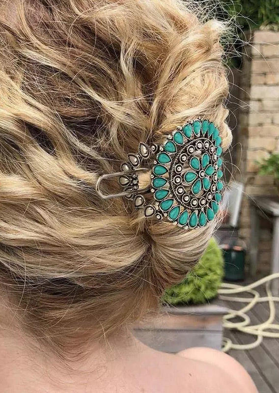 

Vintage Hollow Out Turquoise Flower Hairpin in Cyan. Size