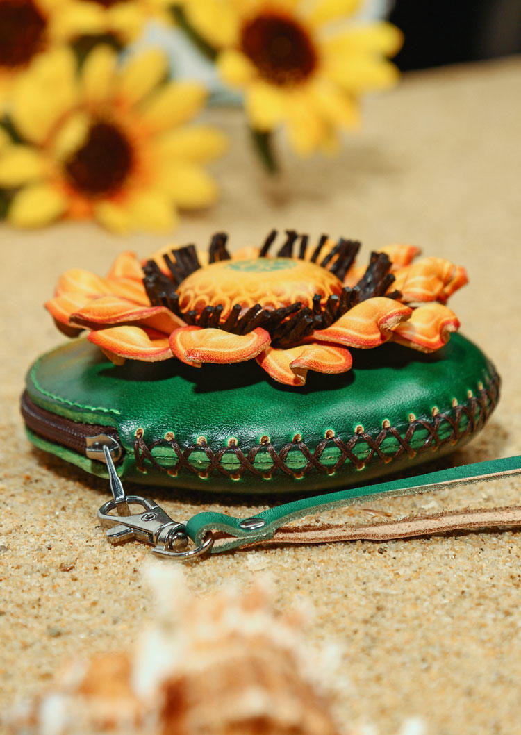 

Purse & Wallet Sunflower Cowhide Clutch Coin Purse in Green. Size