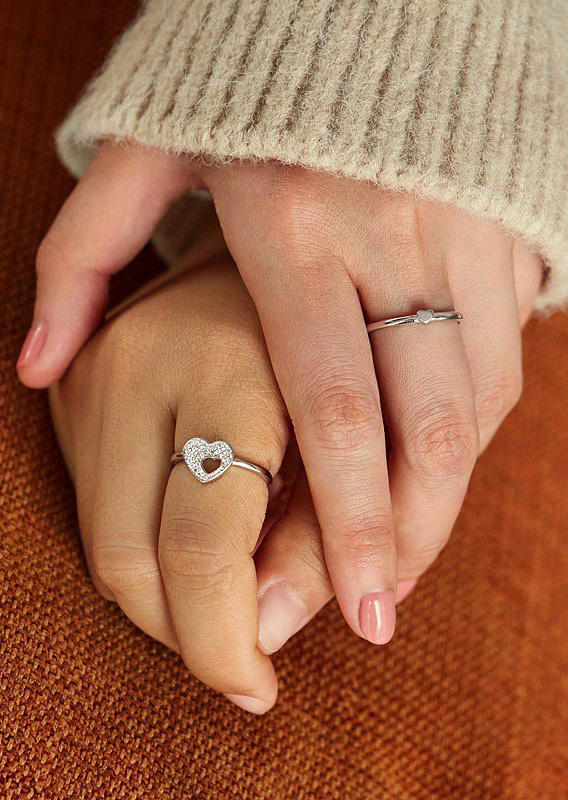 

Rings 2Pcs Mom & Daughter Hollow Out Heart Matching Rings in Silver. Size