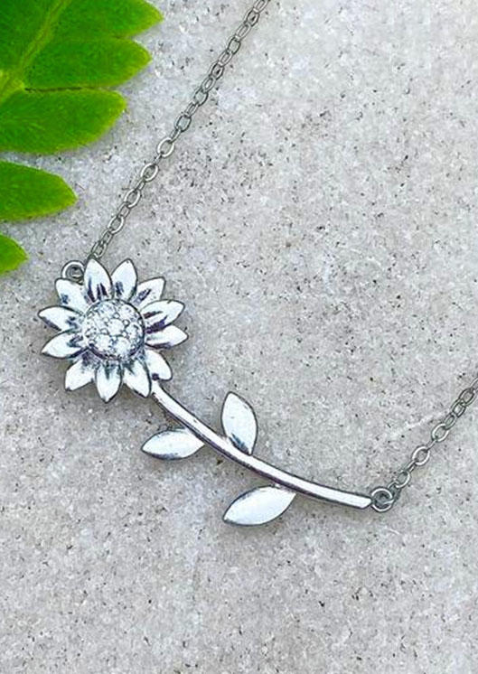 

Necklaces Vintage Sunflower Alloy Pendant Necklace in Silver. Size