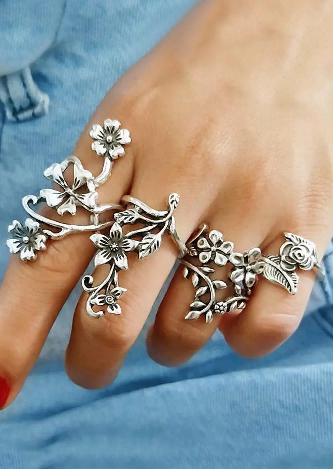 

Rings 4Pcs Vintage Floral Palm Leaf Alloy Ring Set in Silver. Size