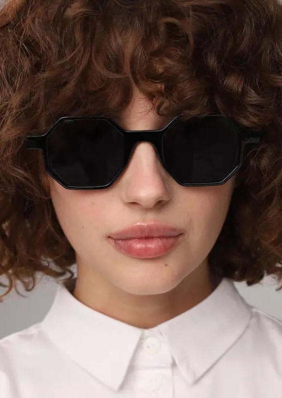 

Sunglasses Vintage Leopard Octagon Sunglasses in Black. Size