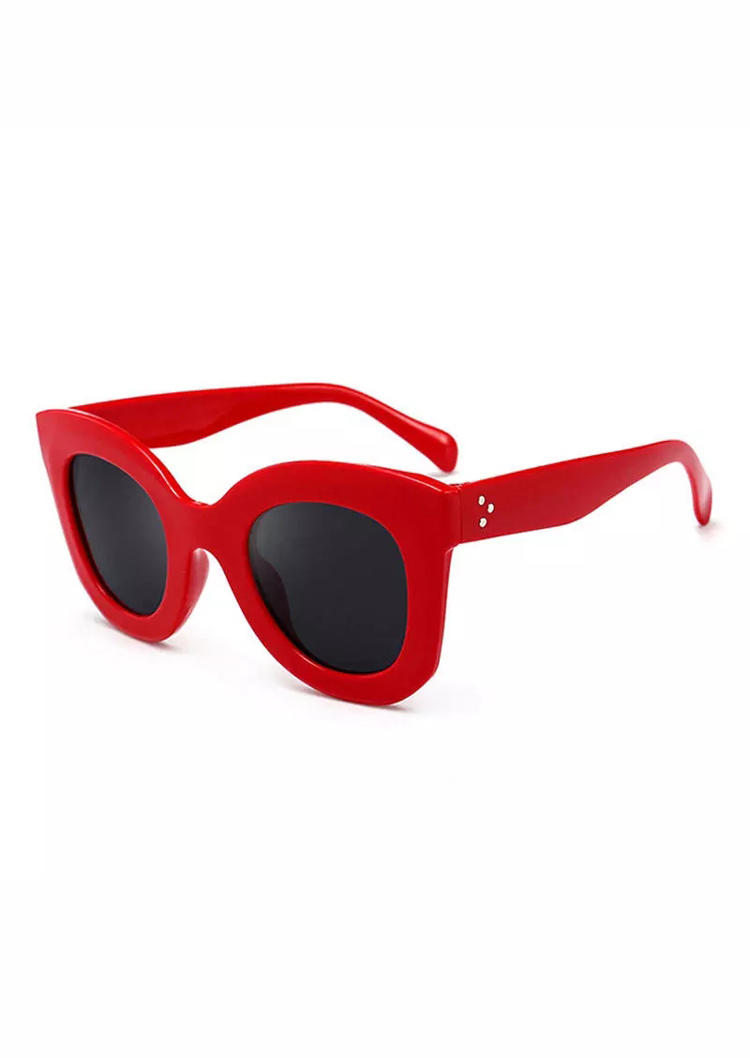 

Sunglasses Women's Vintage Round Plastic Frame Sunglasses in Red. Size