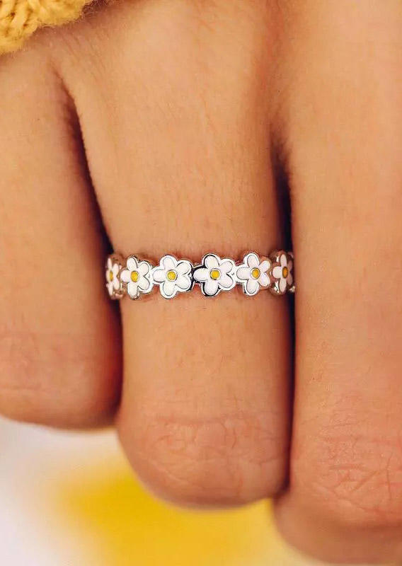 

Rings Summer Daisy Floral Alloy Ring in White. Size