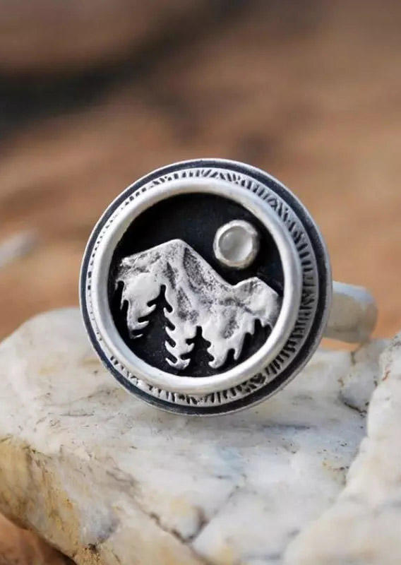 

Rings Vintage Sunset Mountain Alloy Ring in Silver. Size