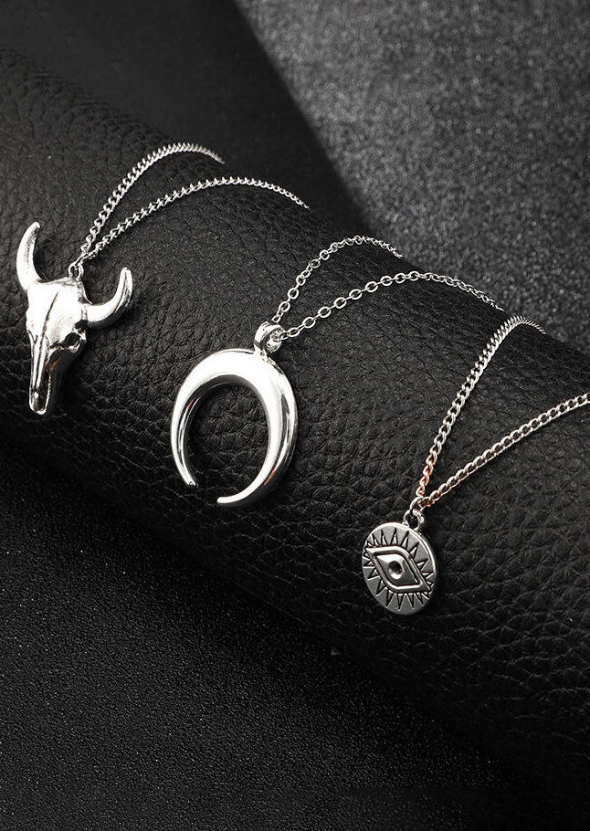 Necklaces Steer Skull Moon Eye Multi-Layered Necklace in Silver. Size: One Size