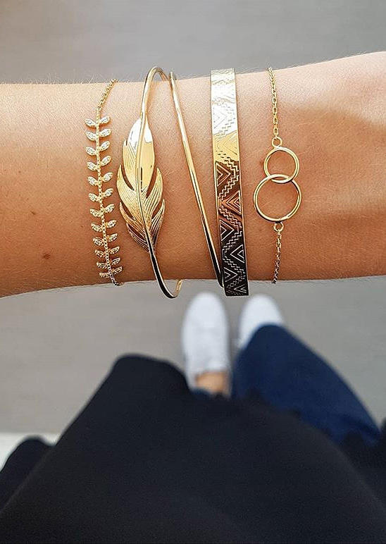 

Bracelet 5Pcs Alloy Palm Leaf Bracelet Set in Gold. Size