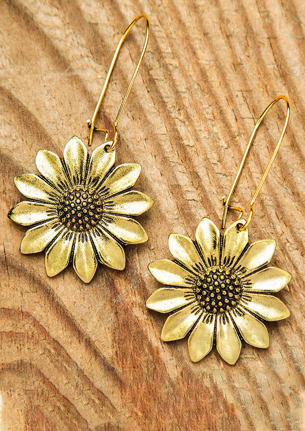 Earrings Vintage Sunflower Alloy Earrings in Gold. Size: One Size