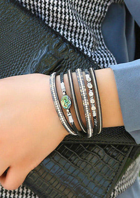 

Bracelet Creative Abalone Shell Rhinestone Magnet Clasp Bracelet in Black. Size