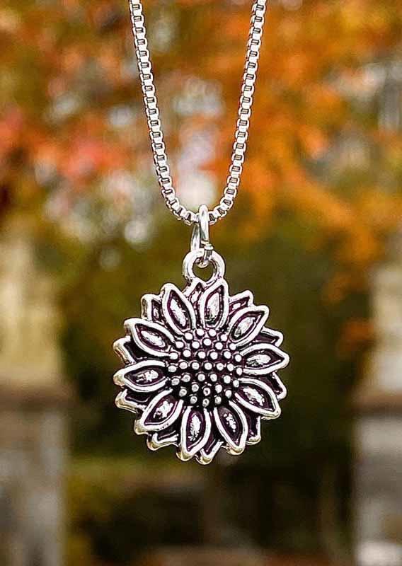 

Necklaces Vintage Sunflower Pendant Necklace in Silver. Size