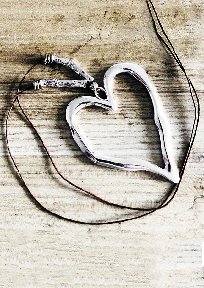 

Necklaces Vintage Hollow Out Heart Pendant Sweater Chain Necklace in Brown. Size