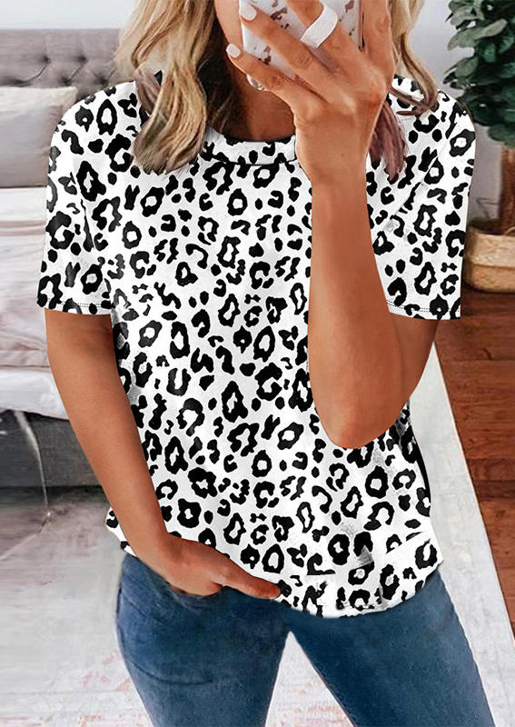 

Blouses Leopard Short Sleeve O-Neck Blouse in Leopard. Size: ,M,L,XL