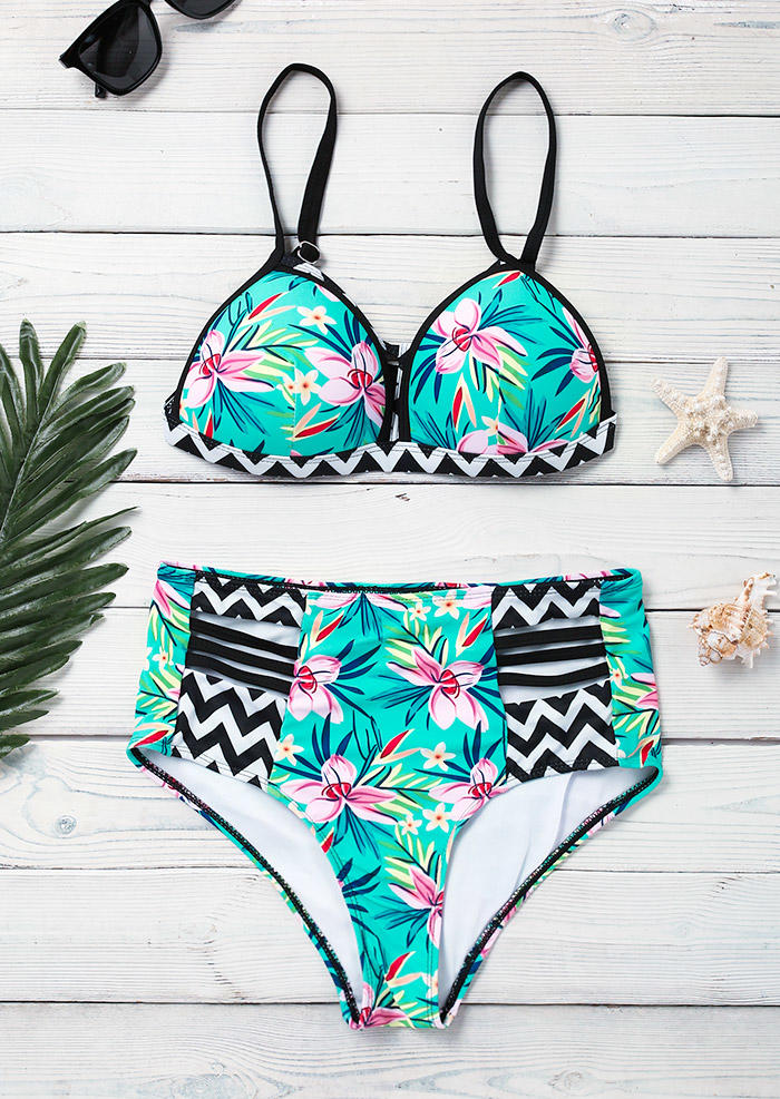 

Bikini Sets Floral Leaf Wave Hollow Out Bikini Set in Multicolor. Size: ,M,L,XL