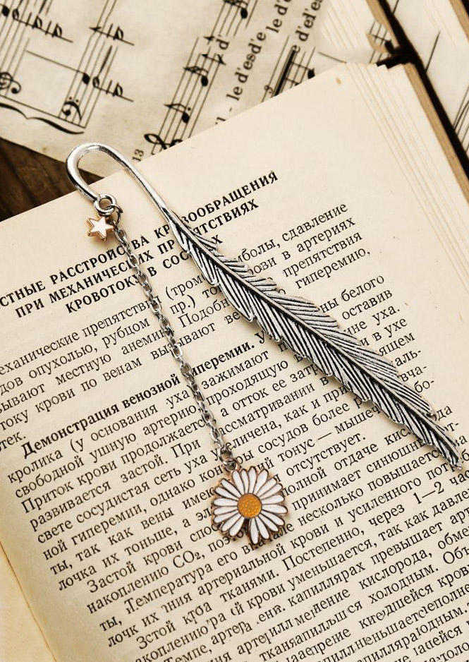 

Feather Star Daisy Pendent Alloy Bookmark in White,Yellow. Size