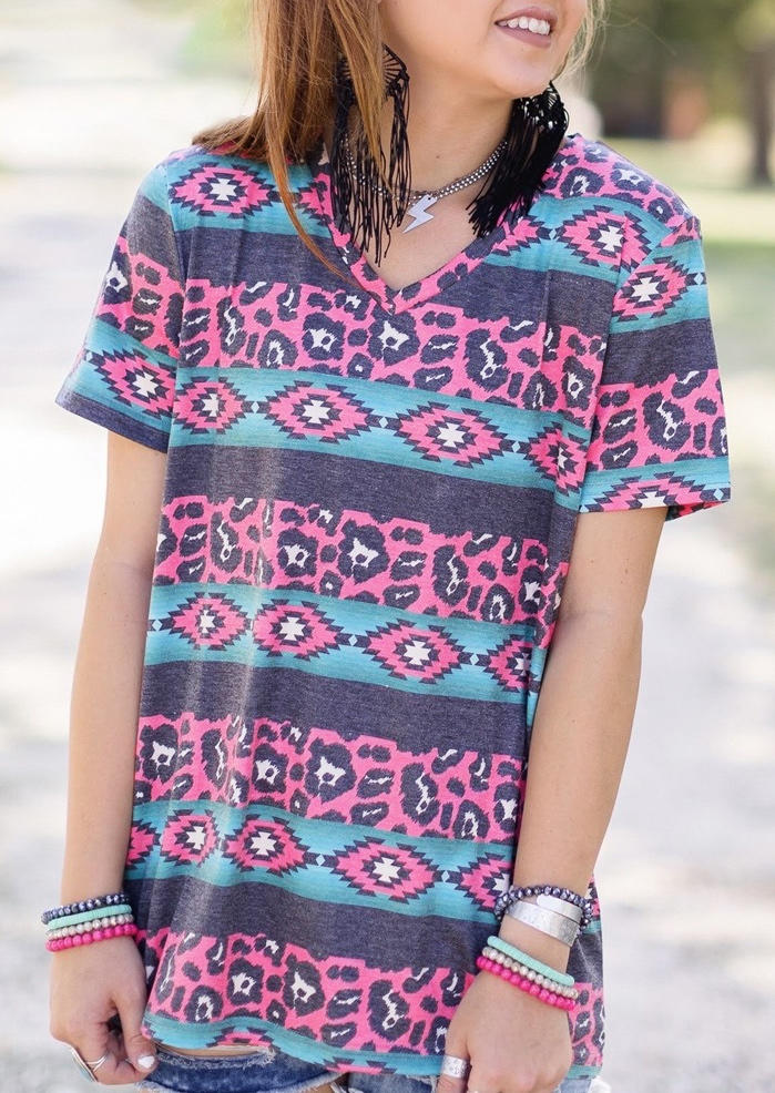 

Blouses Aztec Geometric Leopard V-Neck Blouse in Multicolor. Size: ,M,L,XL