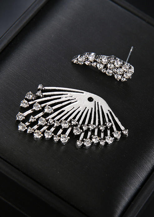 

Earrings 1Pcs Vintage Rhinestone Asymmetric Stud Earrings in Silver. Size