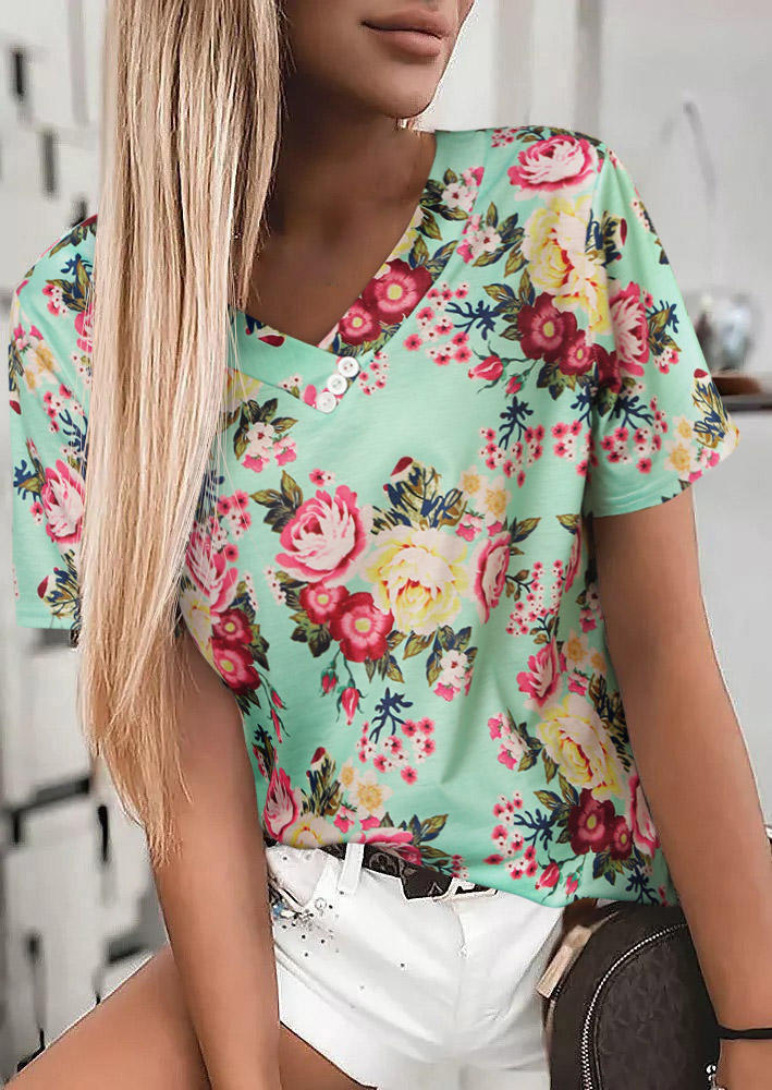 

Blouses Floral Button V-Neck Blouse in Green. Size: ,M,L,XL