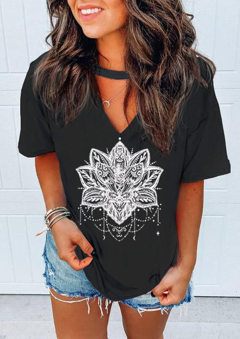 

Blouses Mandala Lotus Hollow Out Keyhole Neck Blouse in Black. Size: ,XL