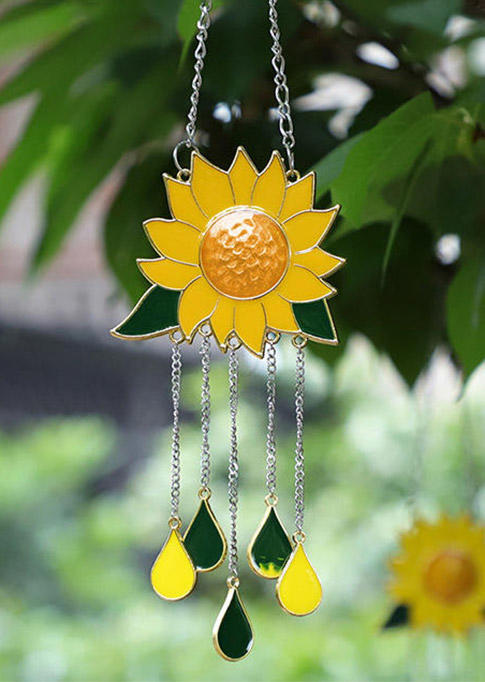 

Cool Gadgets Sunflower Dangle Wind Chime Ornament in Yellow. Size