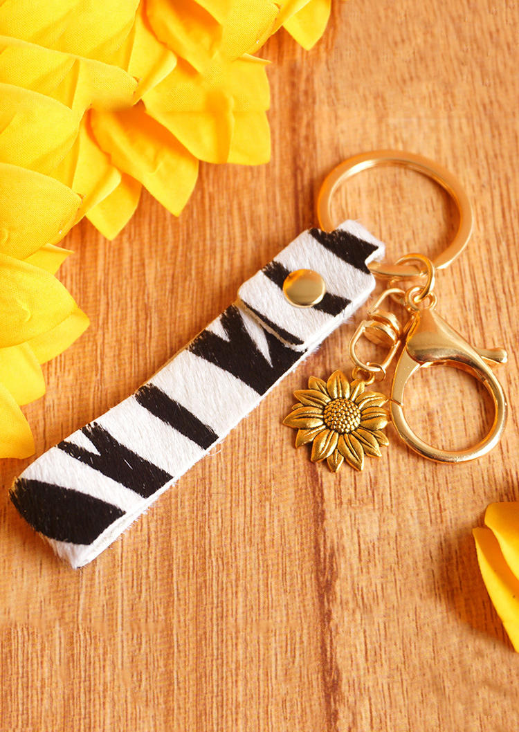 

Keychains Leopard Zebra Cow Sunflower Pendant Keychain in Pattern1. Size