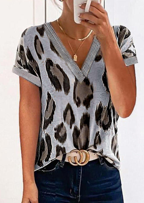 

Blouses Leopard Short Sleeve V-Neck Blouse in Gray. Size