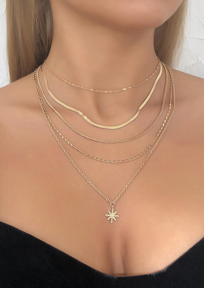 

Necklaces Flower Pendant Multi-Layered Alloy Necklace in Gold. Size