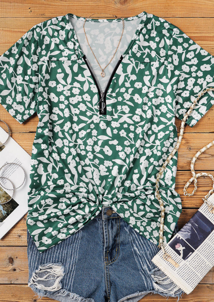 

Blouses Floral Zipper Collar Short Sleeve Blouse in Green. Size