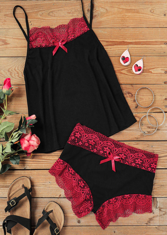 

Sleepwear Lace Bowknot Camisole And Shorts Pajamas Set in Black. Size: ,M,L