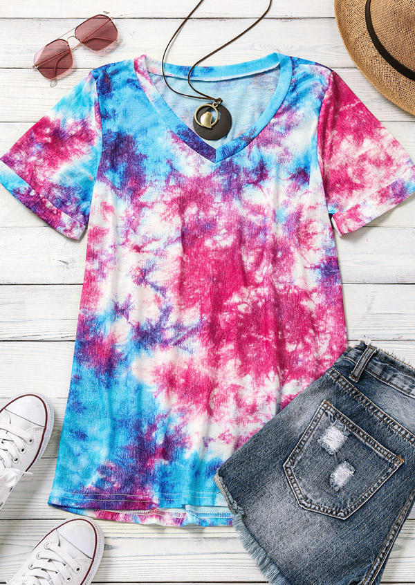 

Blouses Tie Dye V-Neck Short Sleeve Blouse in Multicolor. Size: ,M,L,XL