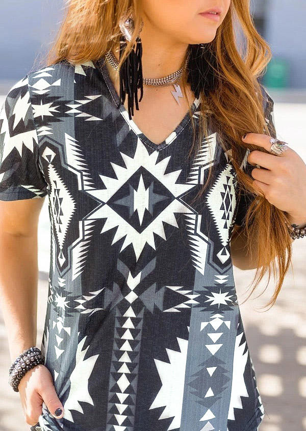 

Blouses Aztec Geometric V-Neck Blouse in Multicolor. Size: ,M,L