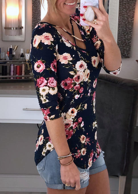

Blouses Criss-Cross Floral Casual Blouse in Navy Blue. Size: ,L