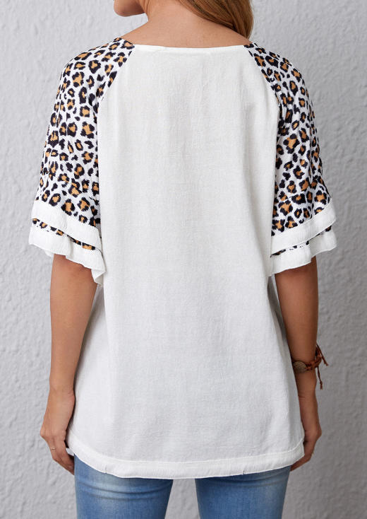 

Blouses Leopard Short Sleeve O-Neck Blouse in White. Size