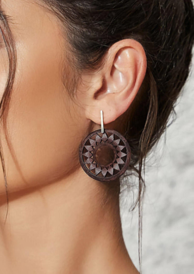

Earrings Vintage Hollow Out Sunflower Earrings in Brown. Size