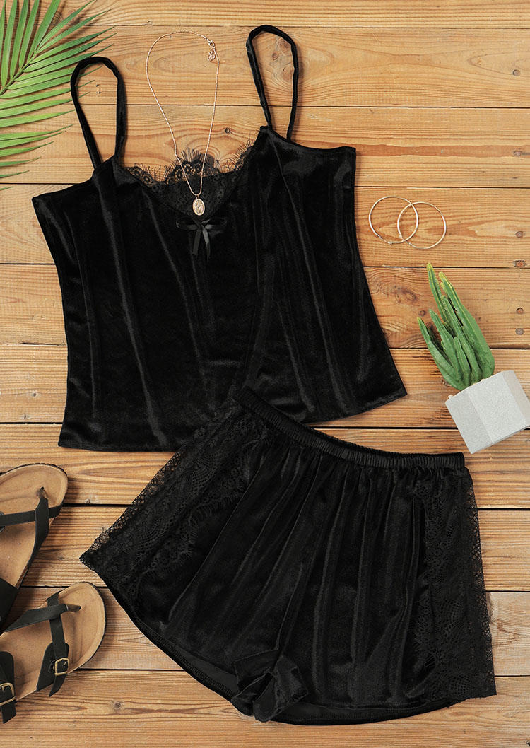 

Sleepwear Lace Splicing Camisole And Shorts Pajamas Set in Black. Size: ,M,L,XL