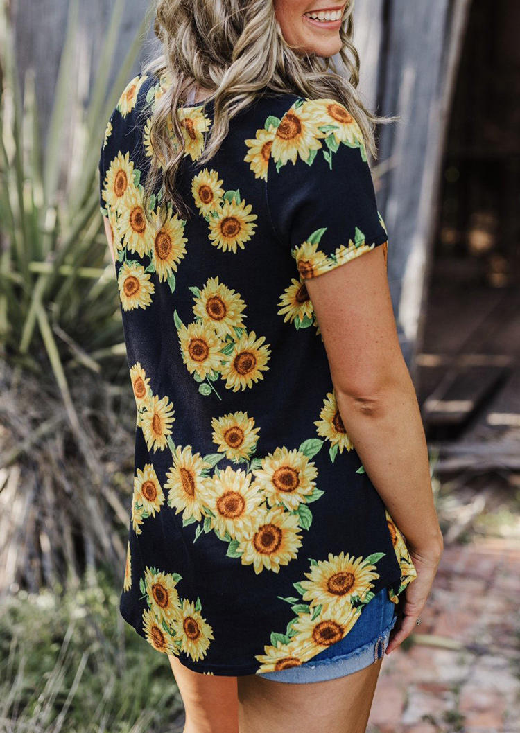 

Blouses Sunflower V-Neck Short Sleeve Blouse in Black. Size