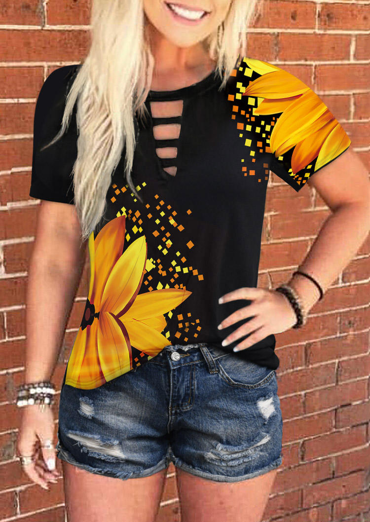 

Blouses Sunflower Keyhole Neck Hollow Out Blouse in Black. Size: ,M,L,XL