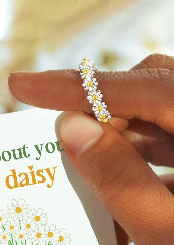 

Rings Daisy Open Adjustable Alloy Ring in Silver. Size