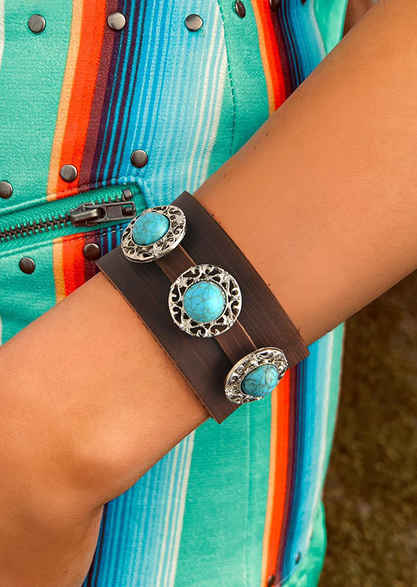 

Bracelet Vintage Turquoise Hollow Out Leather Bracelet in Black,Coffee. Size