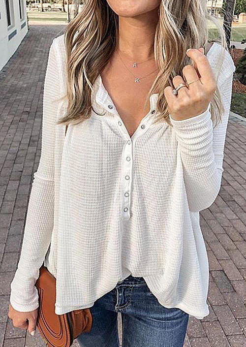 

Blouses Button Waffle Long Sleeve Blouse in White. Size: M,,XL