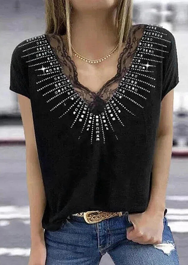 

Blouses Lace Sequined V-Neck Blouse in Black. Size: ,M,L,XL