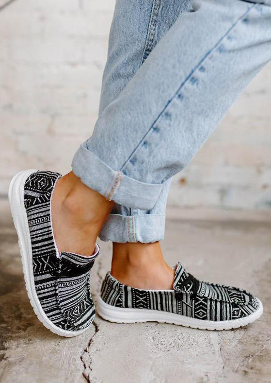 

Sneakers Aztec Geometric Lace Up Flat Sneakers in Black. Size: ,38,39,40,41